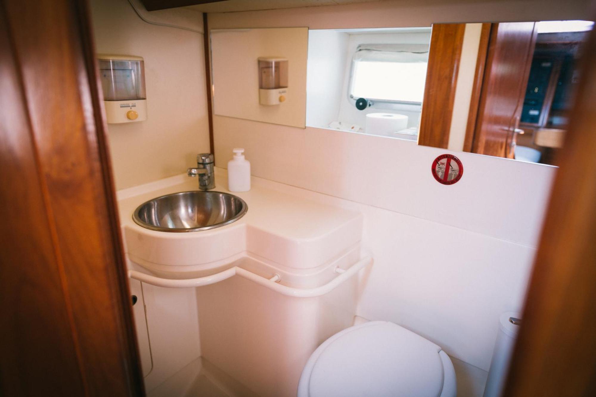 Sleep In Boat Hotel Catania Kültér fotó